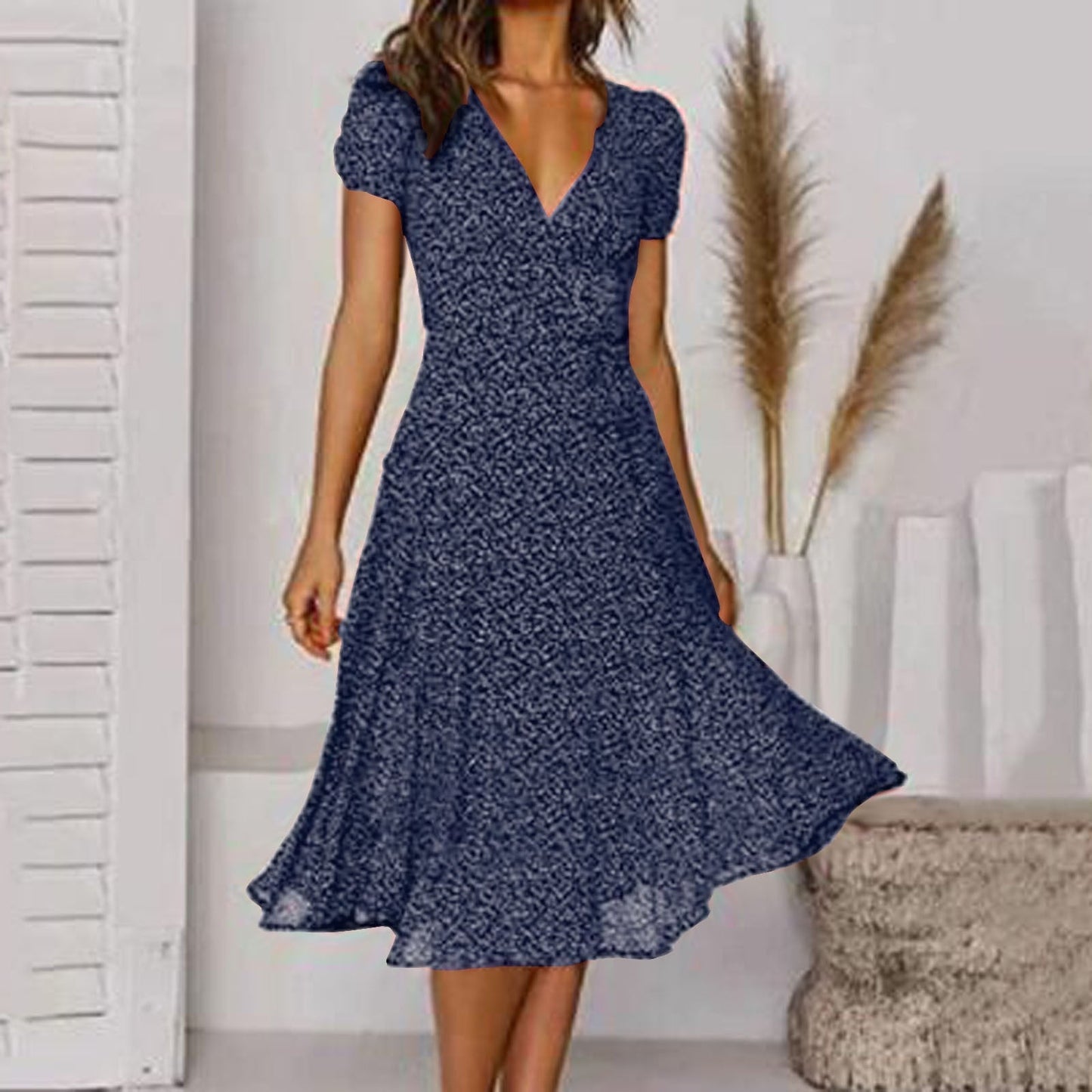 Vestido en Línea A con Escote en V y Falda Fluida | Ideal para Primavera y Verano
