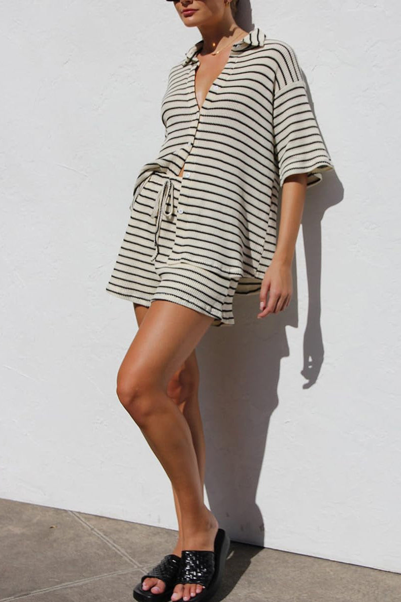 Conjunto de Dos Piezas de Camisa y Shorts a Rayas con Textura de Waffle | Ideal para Verano