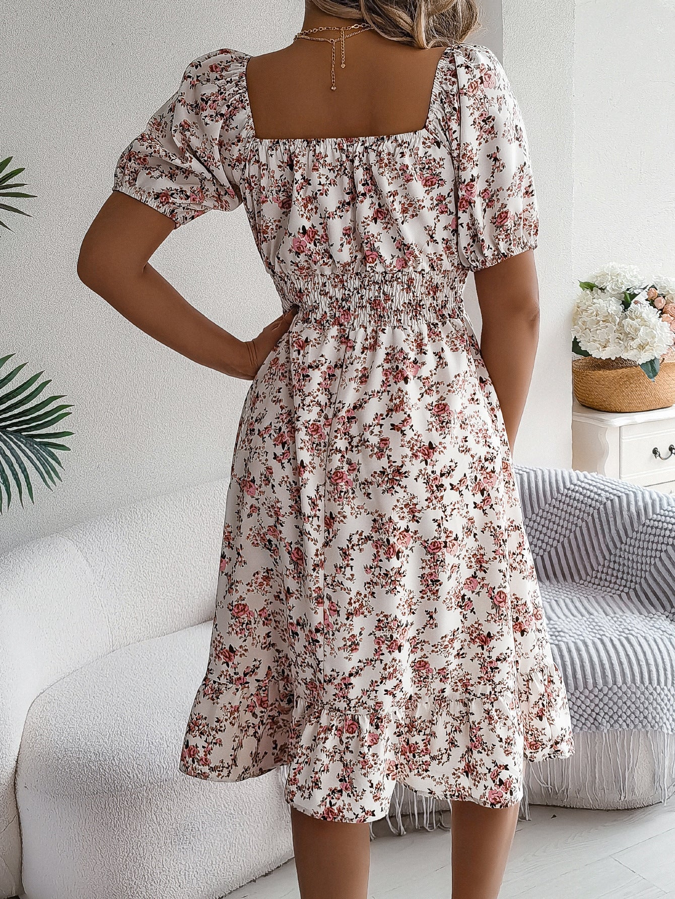 Vestido Floral con Cuello Cuadrado, Volantes y Cintura Alta | Ideal para el Verano