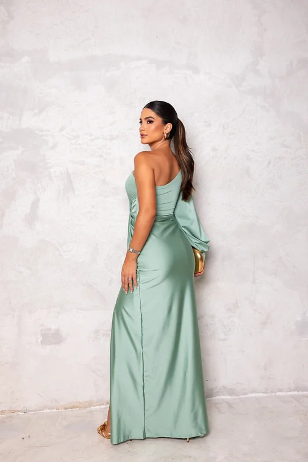 Vestido midi de satén fluido para fiestas con corte ajustado | Ideal para primavera y verano