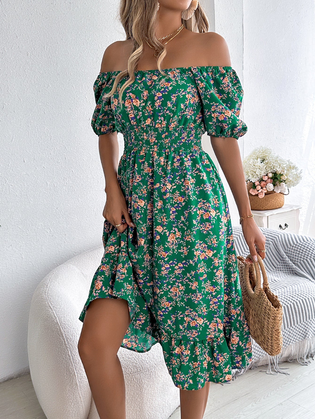 Vestido Floral con Cuello Cuadrado, Volantes y Cintura Alta | Ideal para el Verano