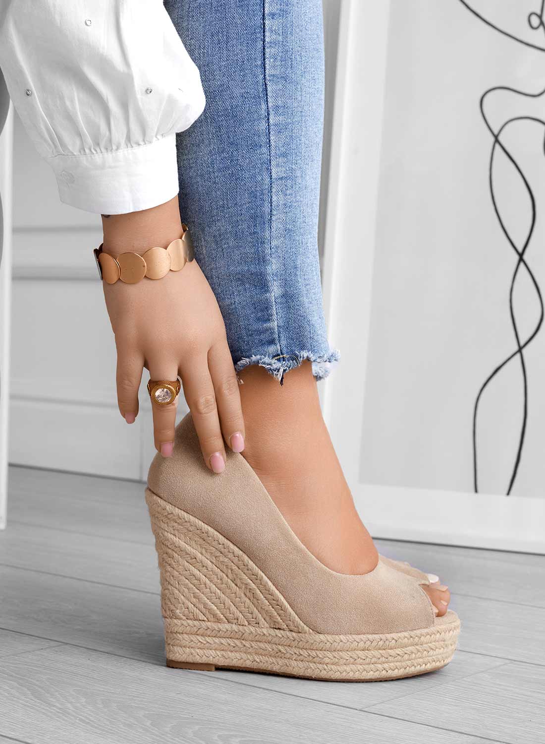 Sandalias de Cuña de Ante con Forro Suave y Punta Abierta | Ideales para Primavera y Verano