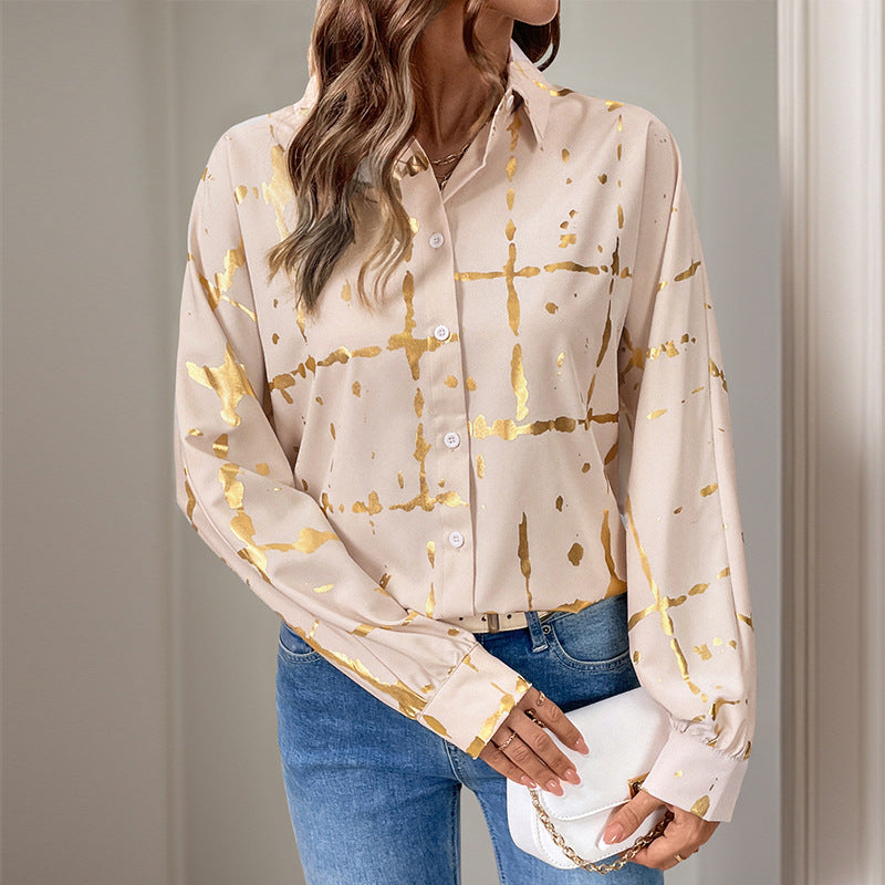 Camisa Larga con Solapas y Detalles Geométricos Bronceados – Ideal para Otoño e Invierno