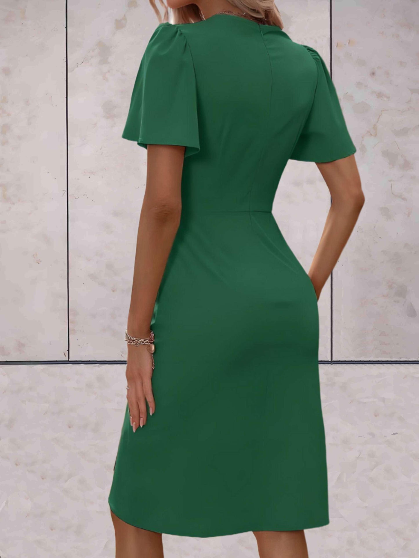Vestido ajustado con mangas fluidas | Ideal para primavera y otoño