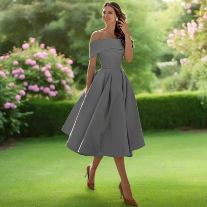 Vestido Midi de Satén sin Tirantes con Ajuste Fluido | Ideal para el Verano