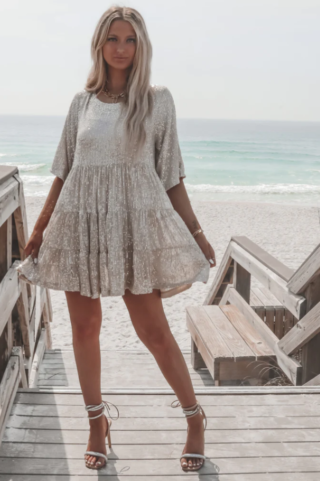 Vestido Mini Babydoll con Escamas en Capas | Ideal para Fiestas de Verano