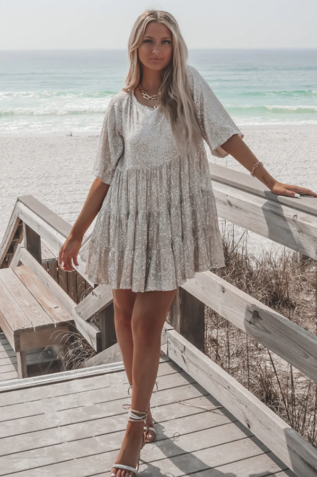 Vestido Mini Babydoll con Escamas en Capas | Ideal para Fiestas de Verano