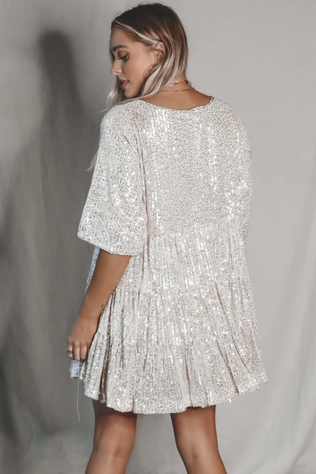 Vestido Mini Babydoll con Escamas en Capas | Ideal para Fiestas de Verano