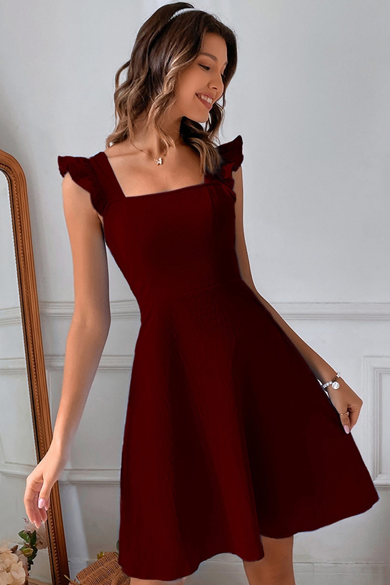 Vestido Mini Sin Mangas con Cuello Cuadrado y Detalle de Lazo en la Espalda – Ideal para el Verano