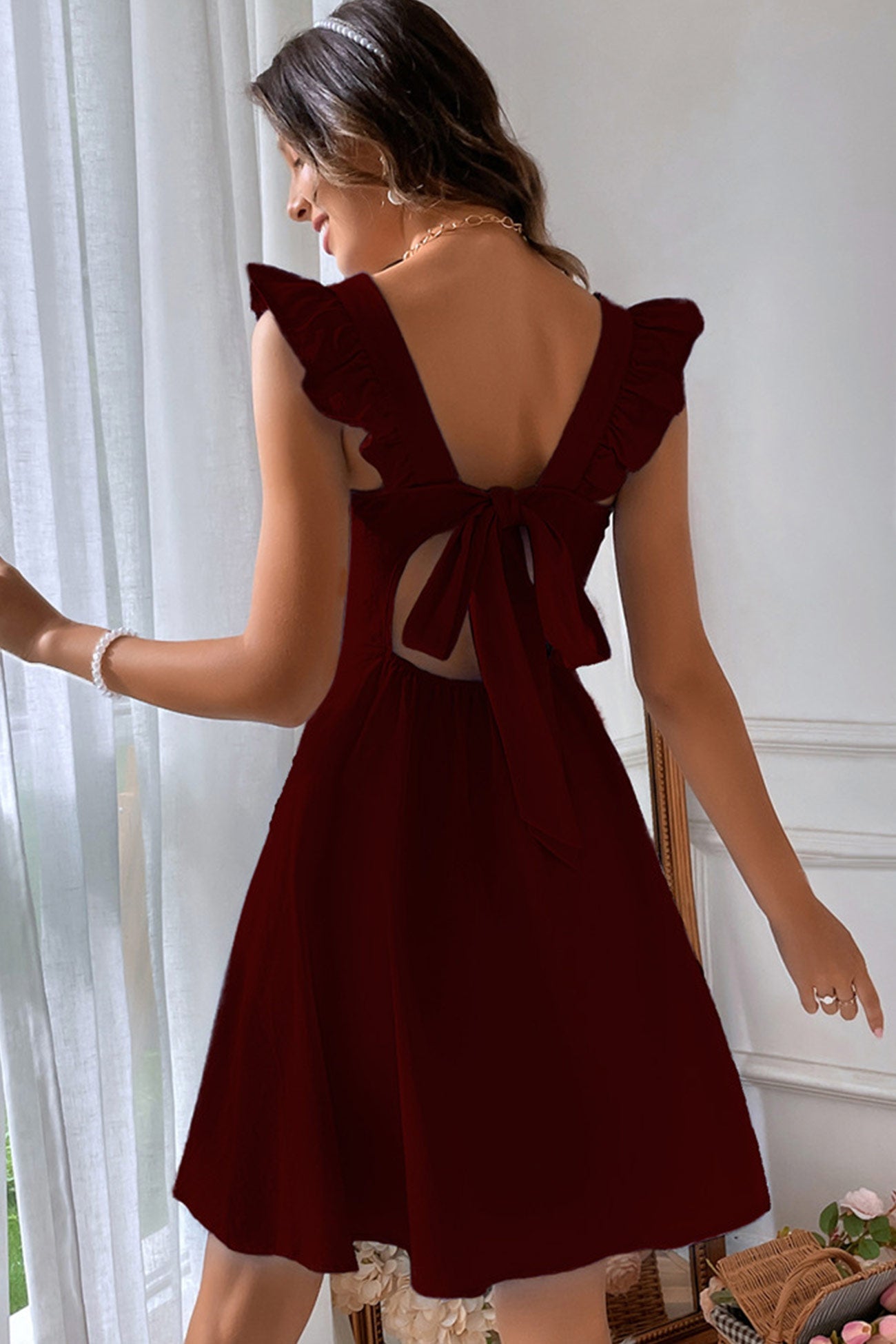 Vestido Mini Sin Mangas con Cuello Cuadrado y Detalle de Lazo en la Espalda – Ideal para el Verano