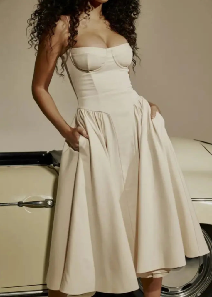 Vestido Midi Sin Tirantes con Tela Fluida | Ideal para Primavera y Verano