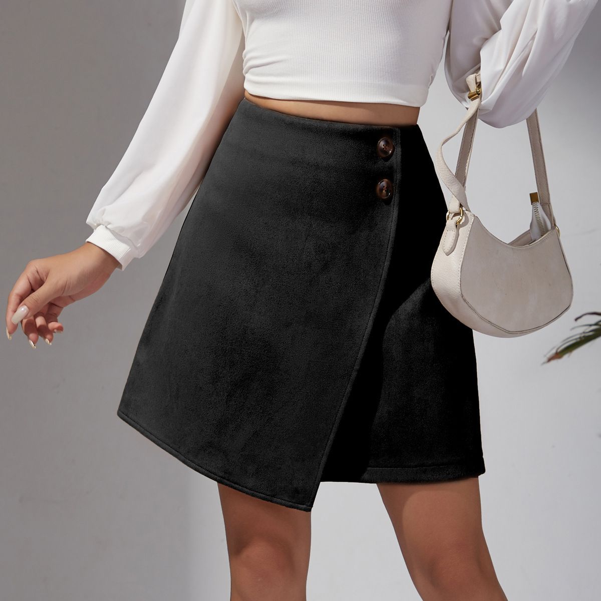 Falda Corta Asimétrica de Tiro Alto en Ante | Ideal para Otoño e Invierno