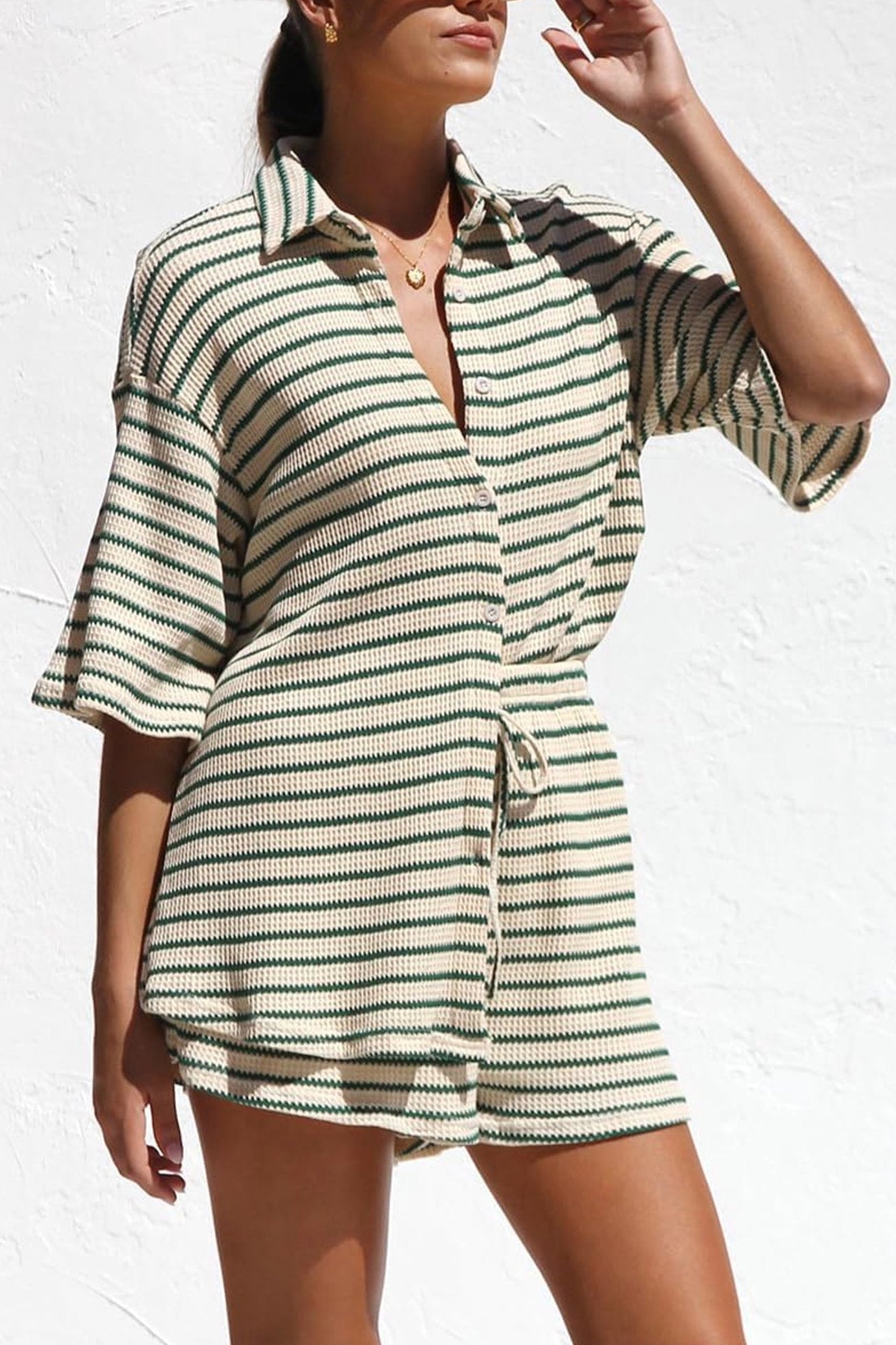 Conjunto de Dos Piezas de Camisa y Shorts a Rayas con Textura de Waffle | Ideal para Verano