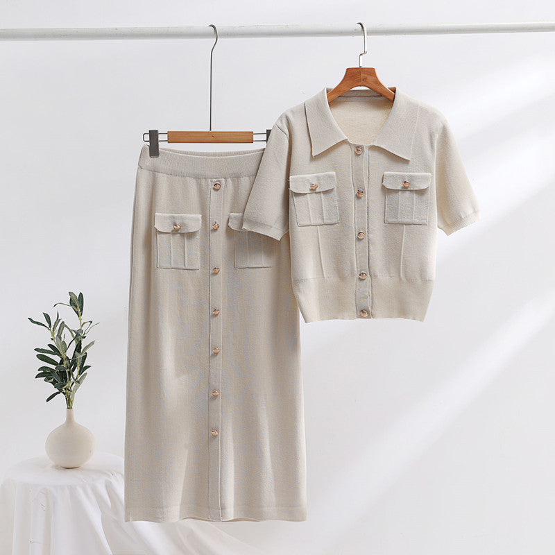 Conjunto de Suéter de Cuello Polo con Mangas Cortas y Falda Midi de Punto – Ideal para Primavera