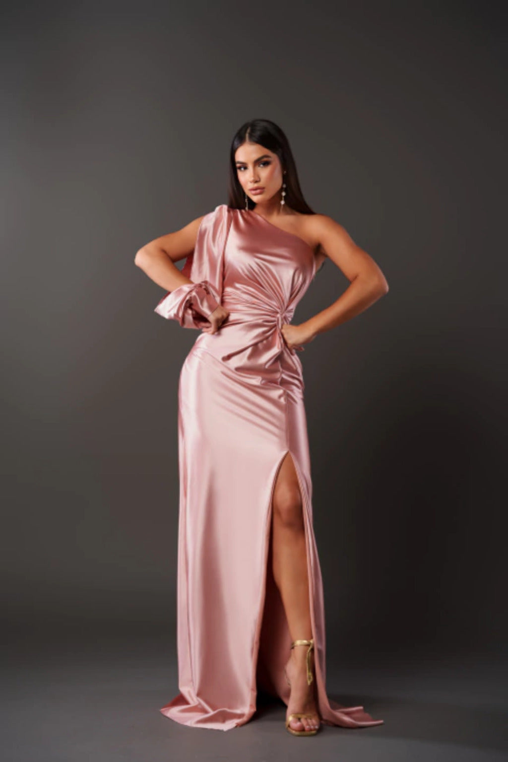 Vestido midi de satén fluido para fiestas con corte ajustado | Ideal para primavera y verano