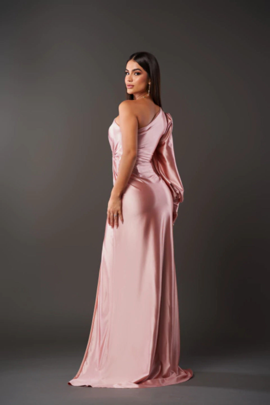 Vestido midi de satén fluido para fiestas con corte ajustado | Ideal para primavera y verano