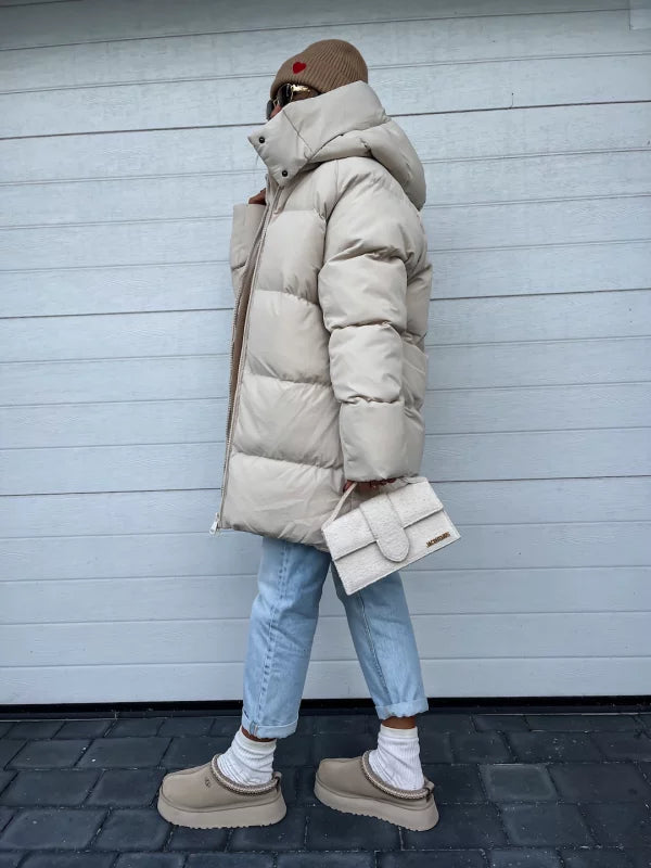 ChatGPT said: Abrigo acolchado impermeable con capucha y cierre de cremallera completa I Ideal para invierno