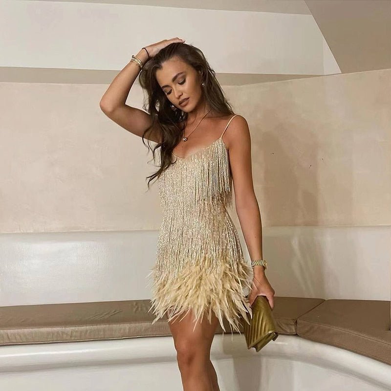 Vestido de Cóctel con Lentejuelas y Ribete de Plumas | Ideal para Todas las Estaciones