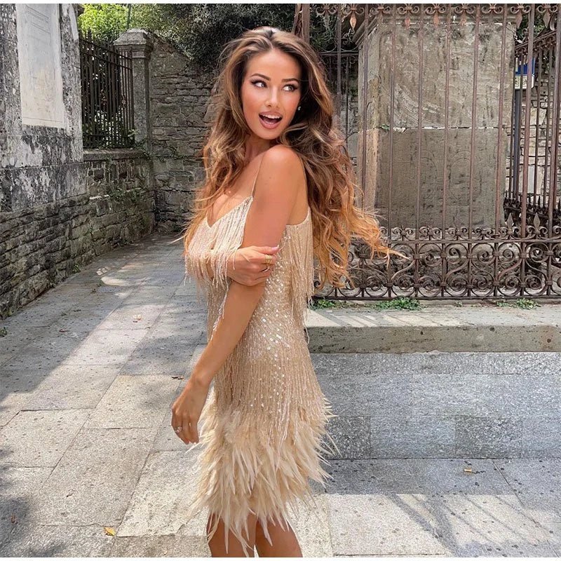 Vestido de Cóctel con Lentejuelas y Ribete de Plumas | Ideal para Todas las Estaciones