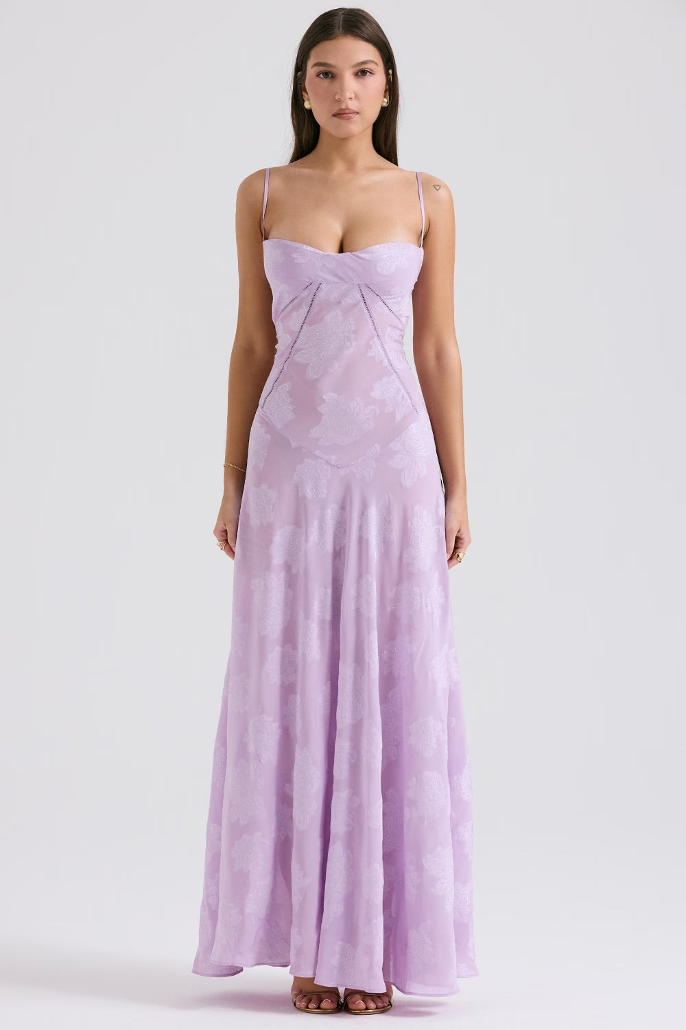 Vestido Largo de Encaje con Tela Brillante | Ideal para Primavera y Verano