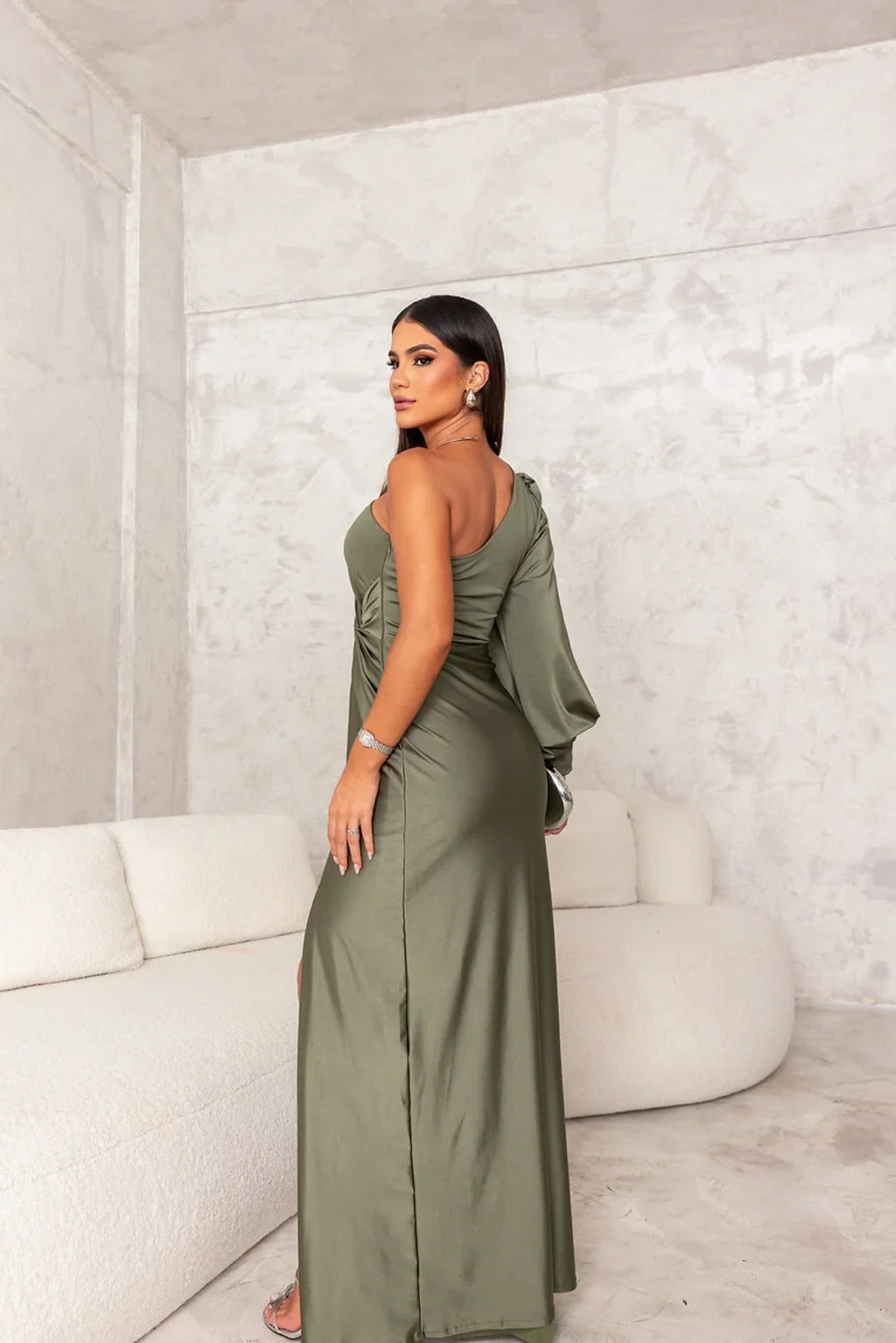 Vestido midi de satén fluido para fiestas con corte ajustado | Ideal para primavera y verano