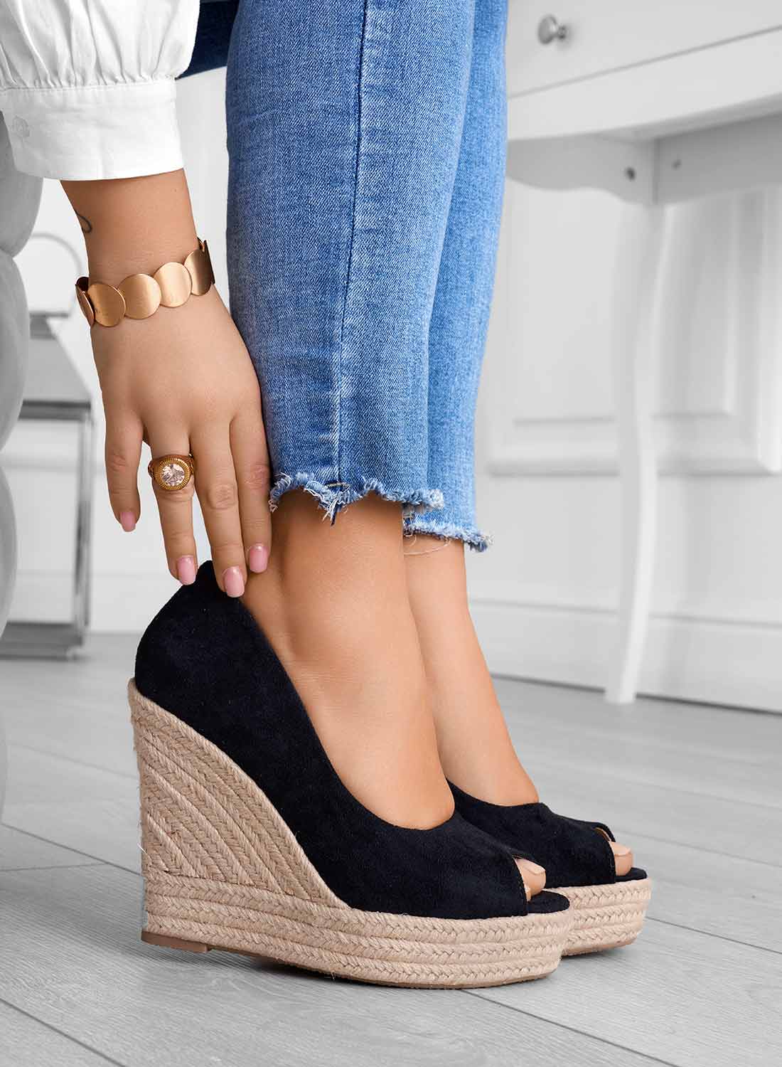 Sandalias de Cuña de Ante con Forro Suave y Punta Abierta | Ideales para Primavera y Verano