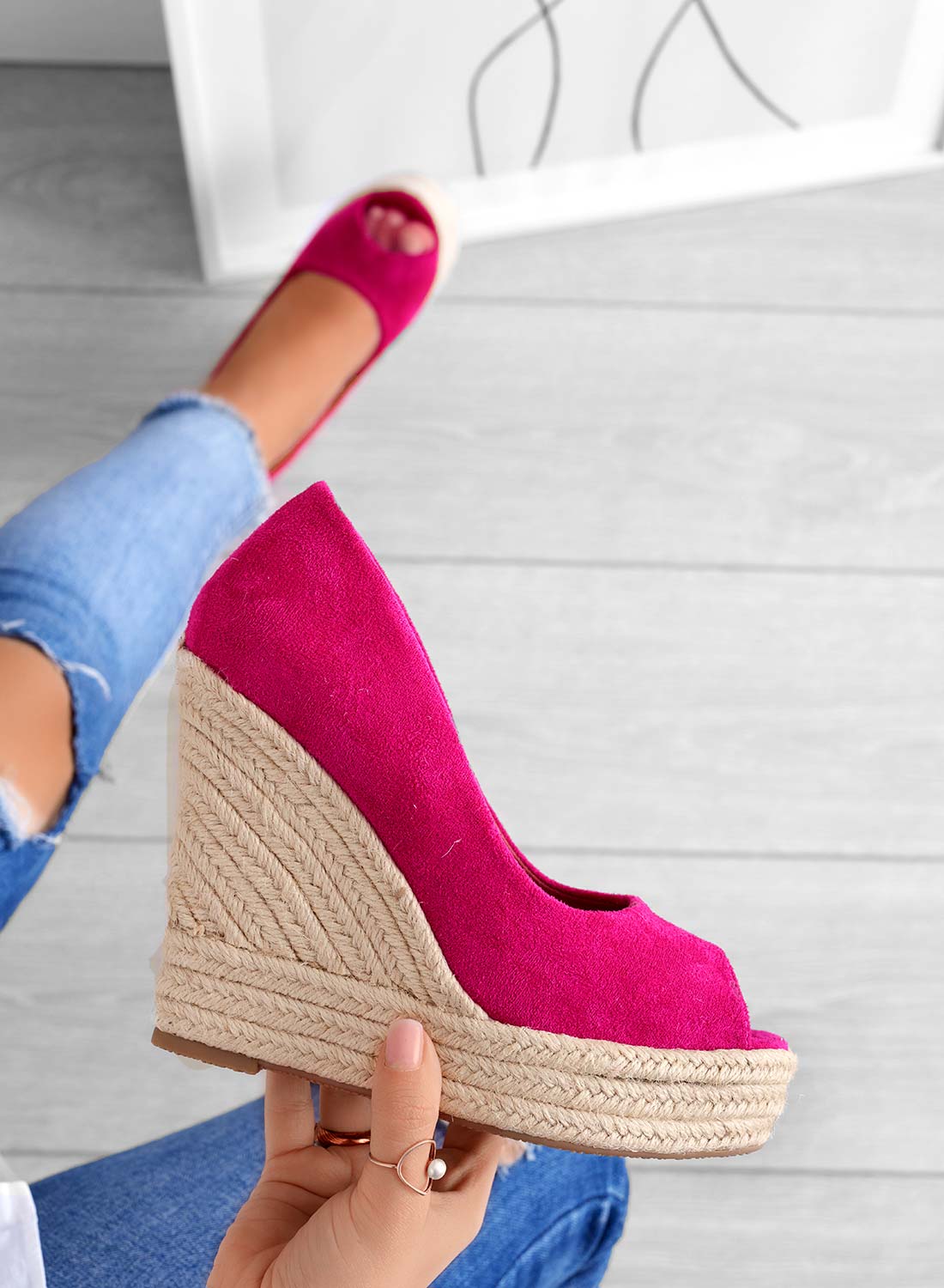 Sandalias de Cuña de Ante con Forro Suave y Punta Abierta | Ideales para Primavera y Verano