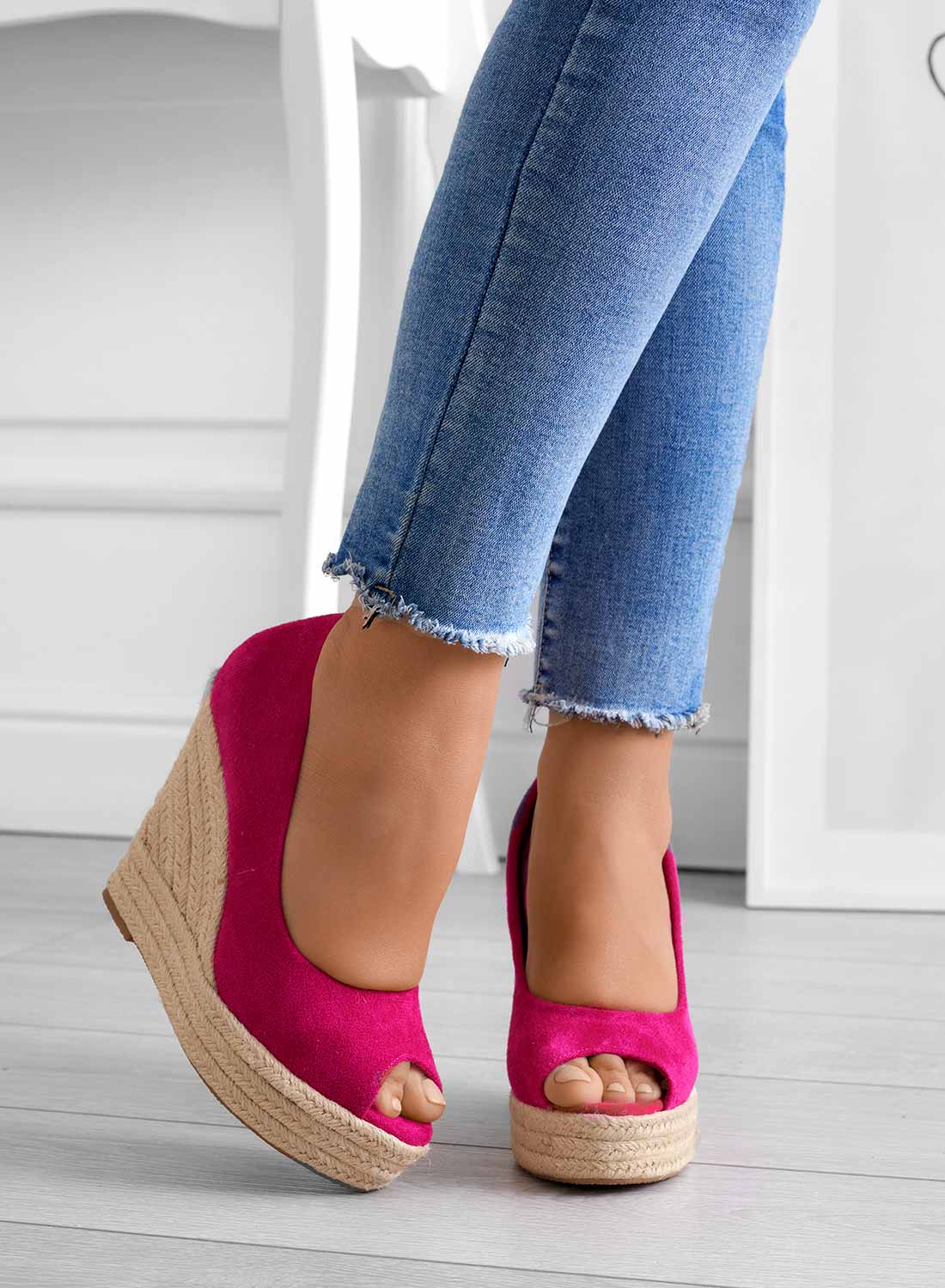Sandalias de Cuña de Ante con Forro Suave y Punta Abierta | Ideales para Primavera y Verano