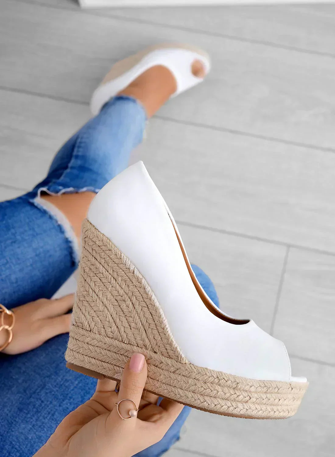 Sandalias de Cuña de Ante con Forro Suave y Punta Abierta | Ideales para Primavera y Verano