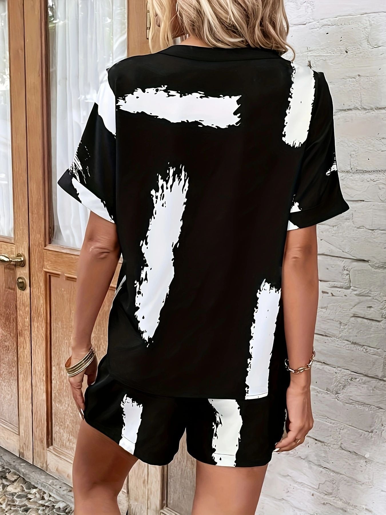 Conjunto de Top con Manga Murciélago y Shorts con Estampado de Pinceladas | Ideal para Primavera y Verano