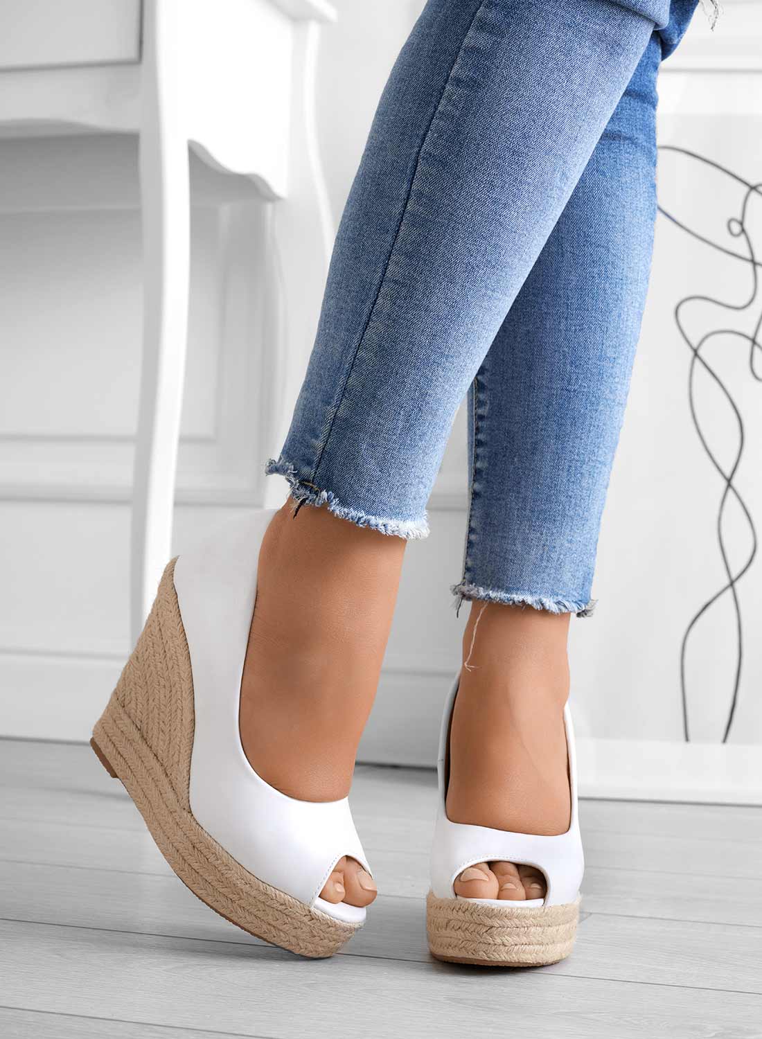Sandalias de Cuña de Ante con Forro Suave y Punta Abierta | Ideales para Primavera y Verano