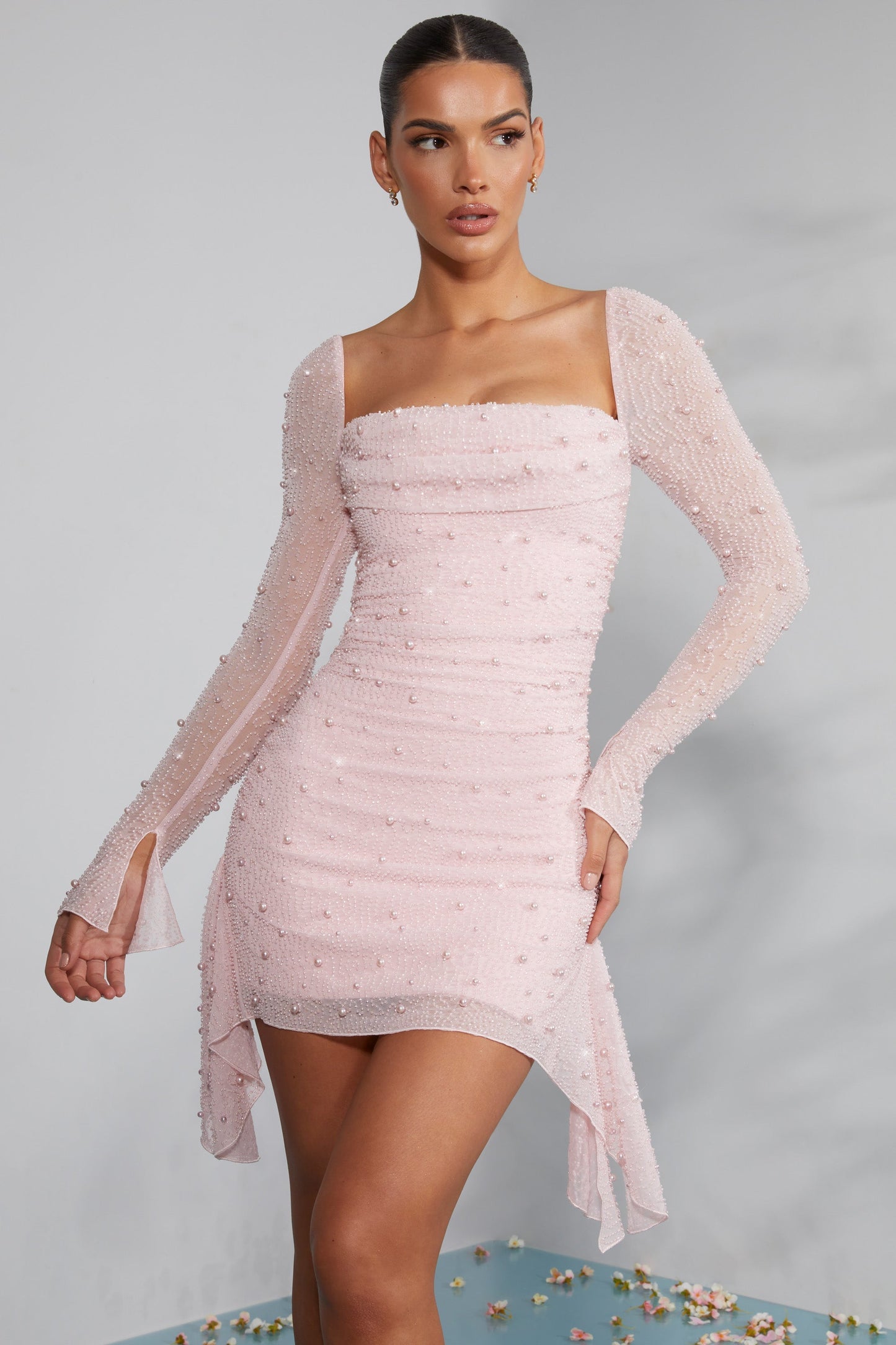 Vestido con Cuentas de Manga Larga y Detalles Elegantes | Ideal para Ocasiones Nocturnas