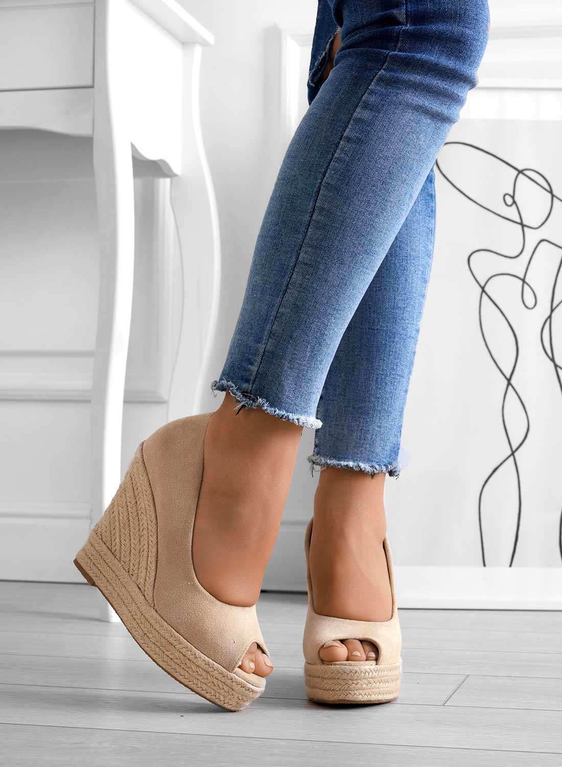 Sandalias de Cuña de Ante con Forro Suave y Punta Abierta | Ideales para Primavera y Verano