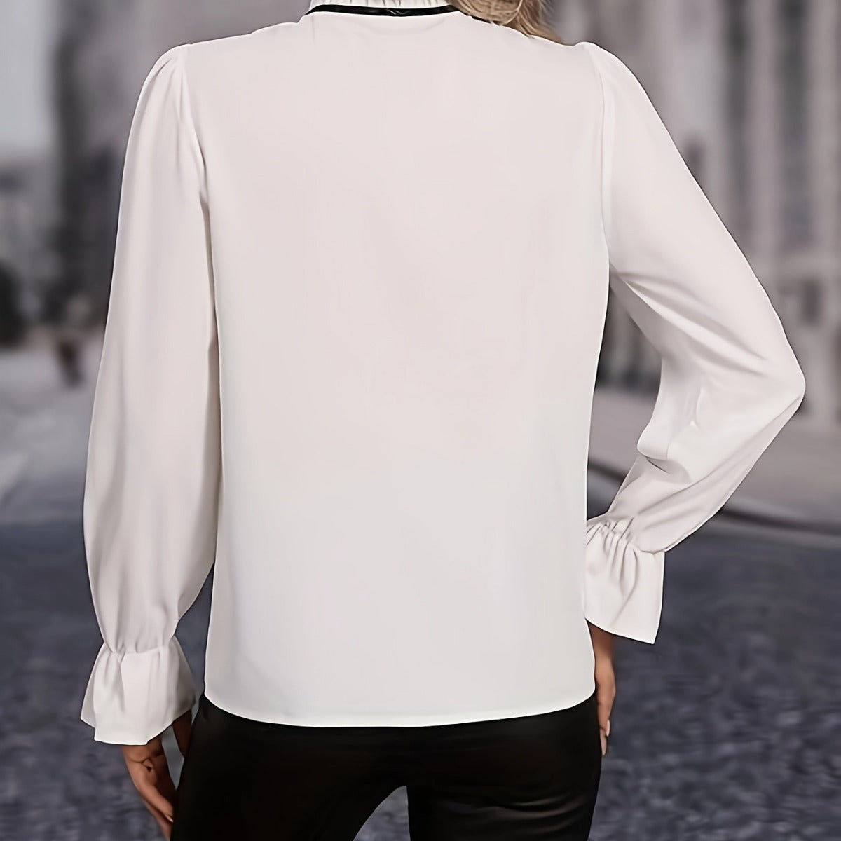 Camisa de Cuello Lazo con Mangas Voladas en Color Sólido | Ideal para Primavera y Otoño