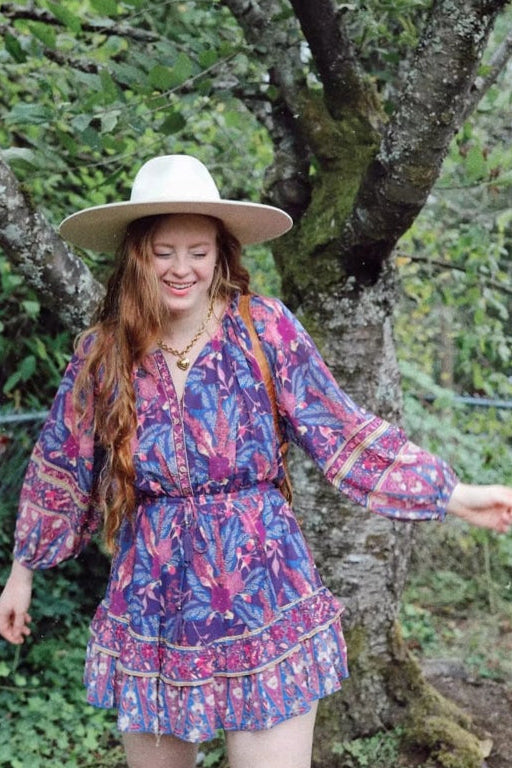 Vestido Midi Impreso de Manga Larga con Escote en V y Detalles de Volantes | Ideal para Primavera y Otoño