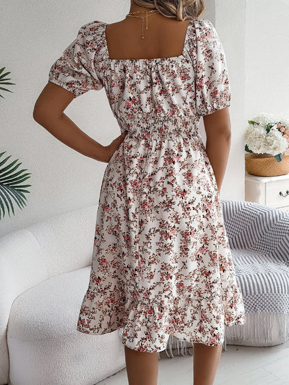 Vestido Floral con Cuello Cuadrado, Volantes y Cintura Alta | Ideal para el Verano