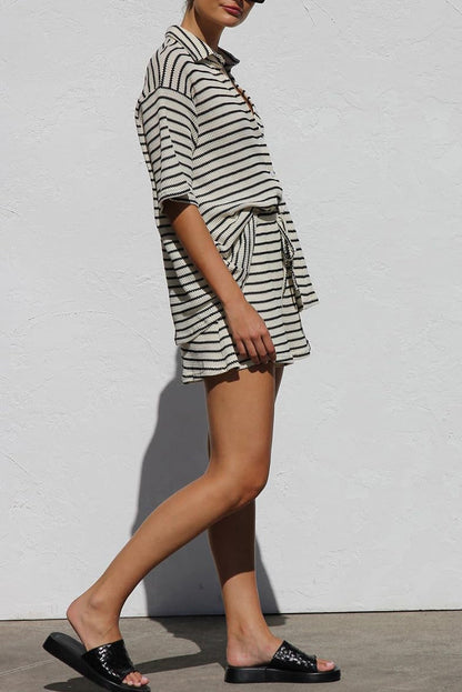 Conjunto de Dos Piezas de Camisa y Shorts a Rayas con Textura de Waffle | Ideal para Verano