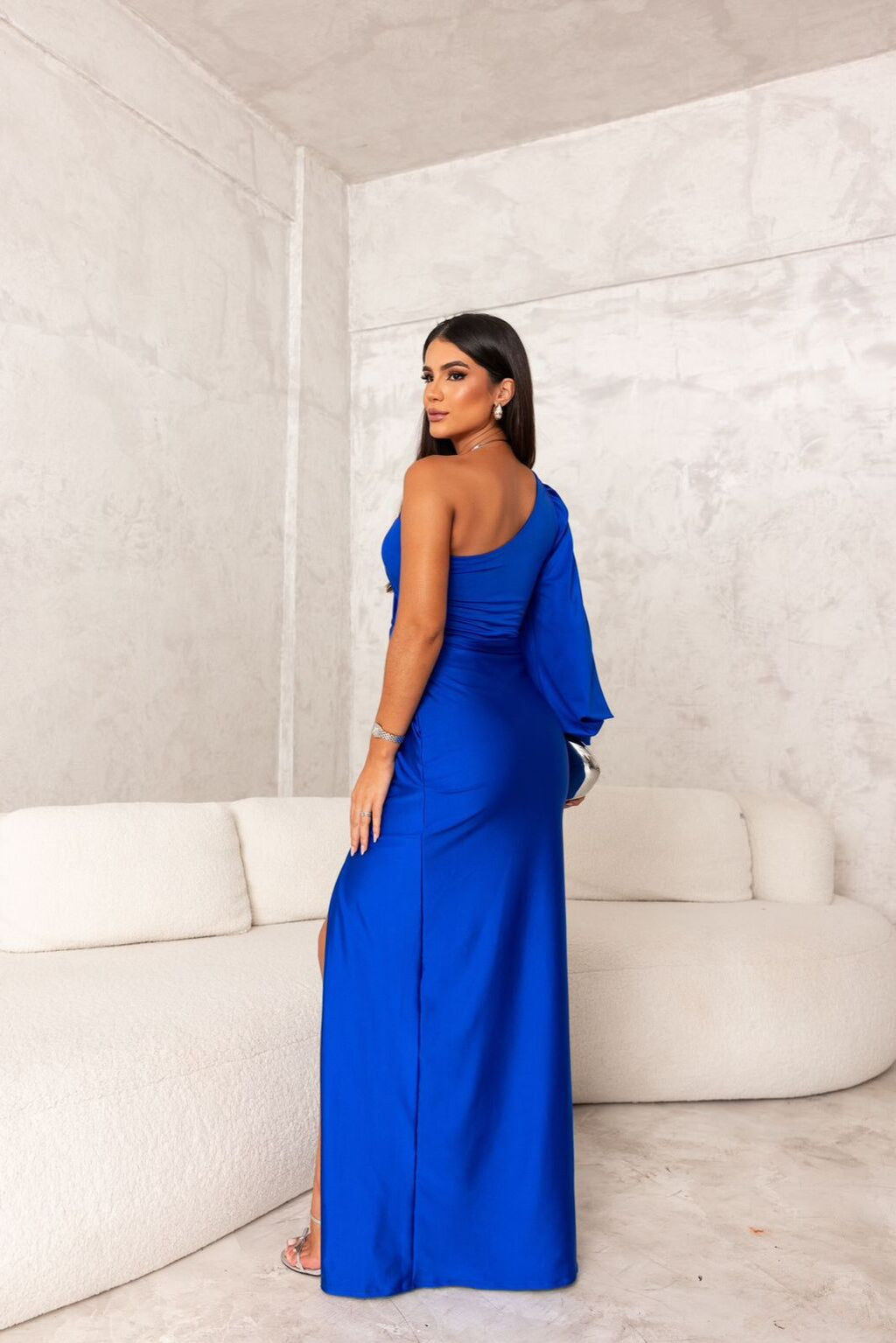 Vestido midi de satén fluido para fiestas con corte ajustado | Ideal para primavera y verano