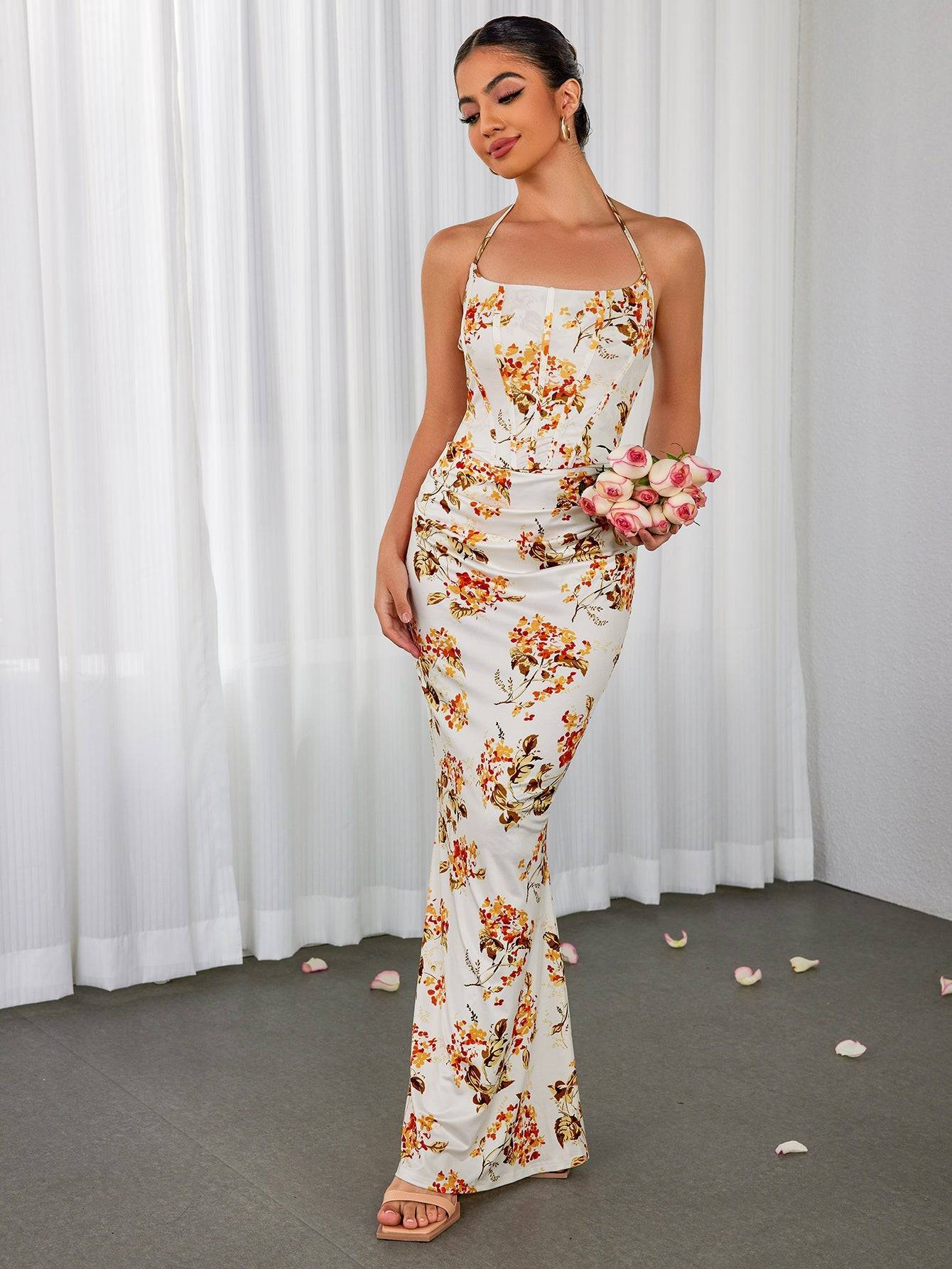 Vestido Corto de Halter con Estampado Floral y Detalles Fruncidos – Ideal para Verano