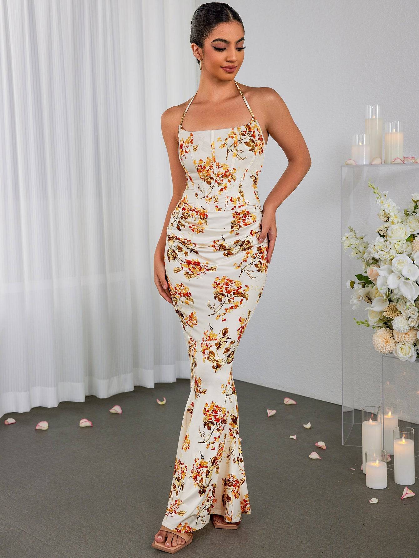 Vestido Corto de Halter con Estampado Floral y Detalles Fruncidos – Ideal para Verano
