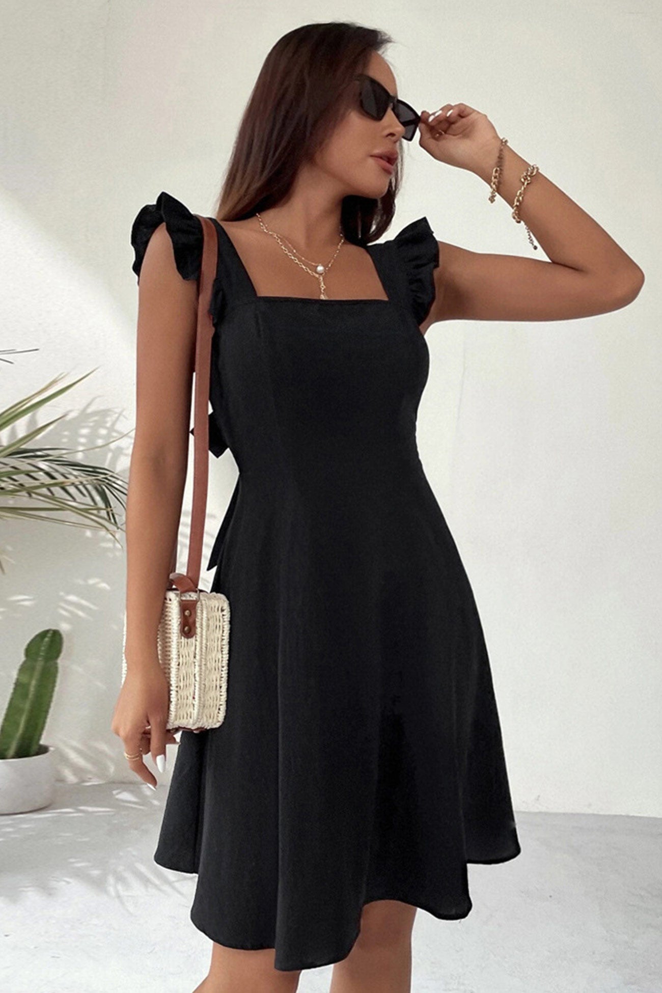 Vestido Mini Sin Mangas con Cuello Cuadrado y Detalle de Lazo en la Espalda – Ideal para el Verano