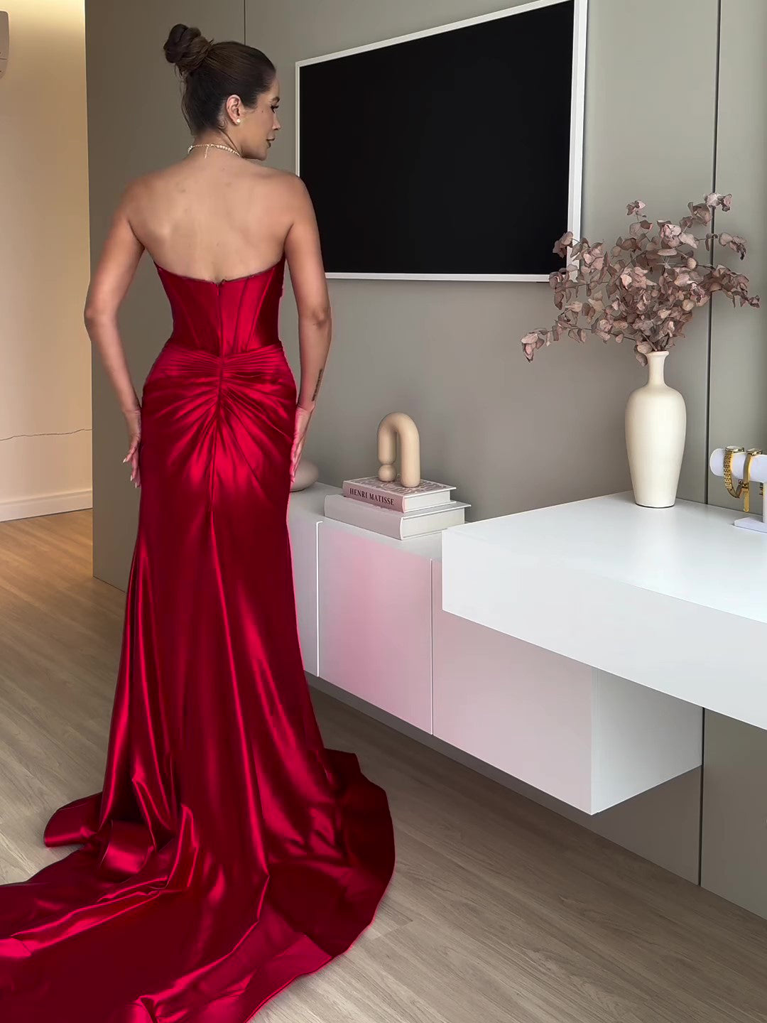 Vestido Largo de Noche Sin Tirantes con Abertura Alta – Ideal para Otoño e Invierno