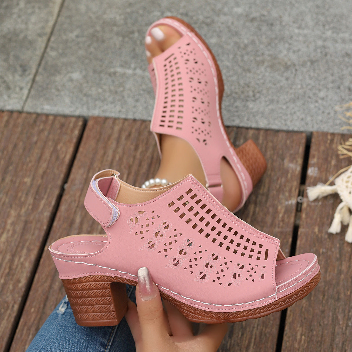 Sandalias Abiertas Huecas con Correa de Velcro | Ideales para el Verano