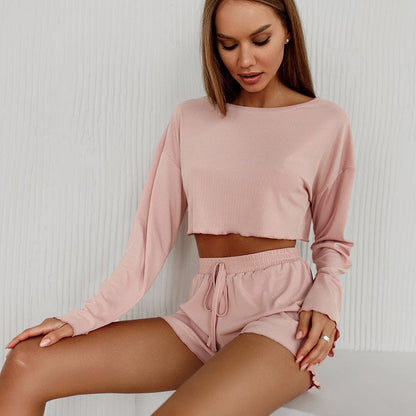 Conjunto de Pijama de Top Corto de Manga Larga y Shorts en Tejido Suave | Ideal para Primavera y Verano