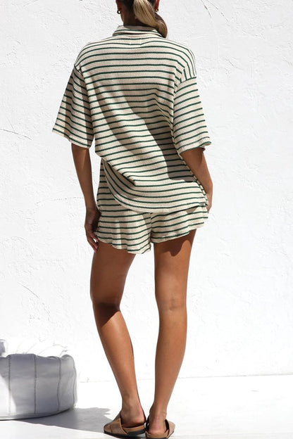 Conjunto de Dos Piezas de Camisa y Shorts a Rayas con Textura de Waffle | Ideal para Verano