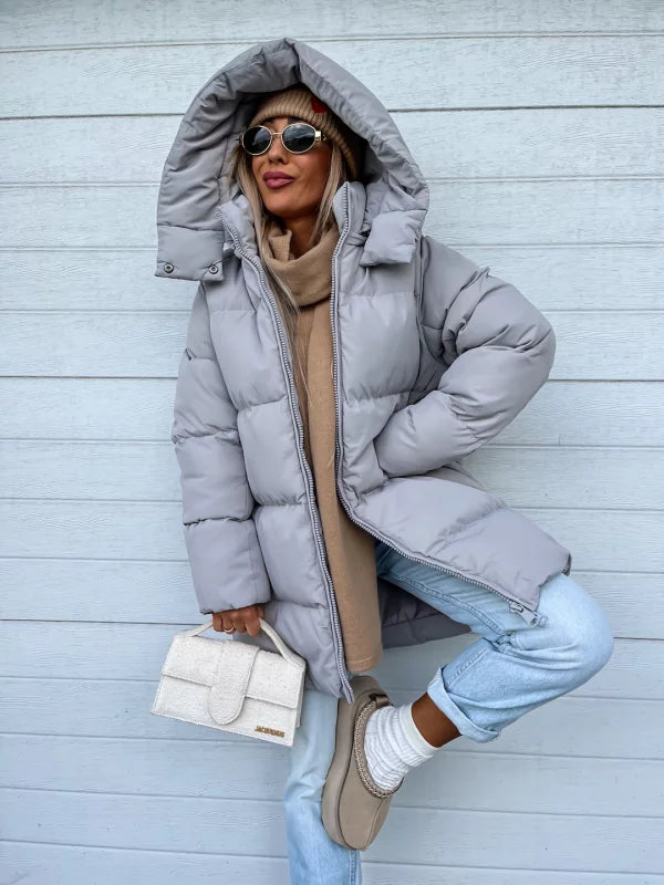 ChatGPT said: Abrigo acolchado impermeable con capucha y cierre de cremallera completa I Ideal para invierno