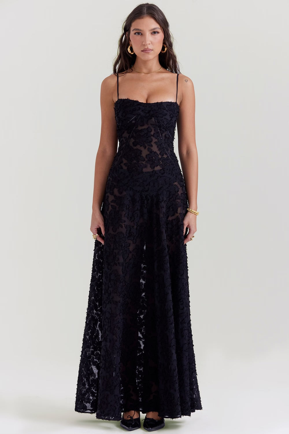 Vestido Largo de Encaje con Tela Brillante | Ideal para Primavera y Verano