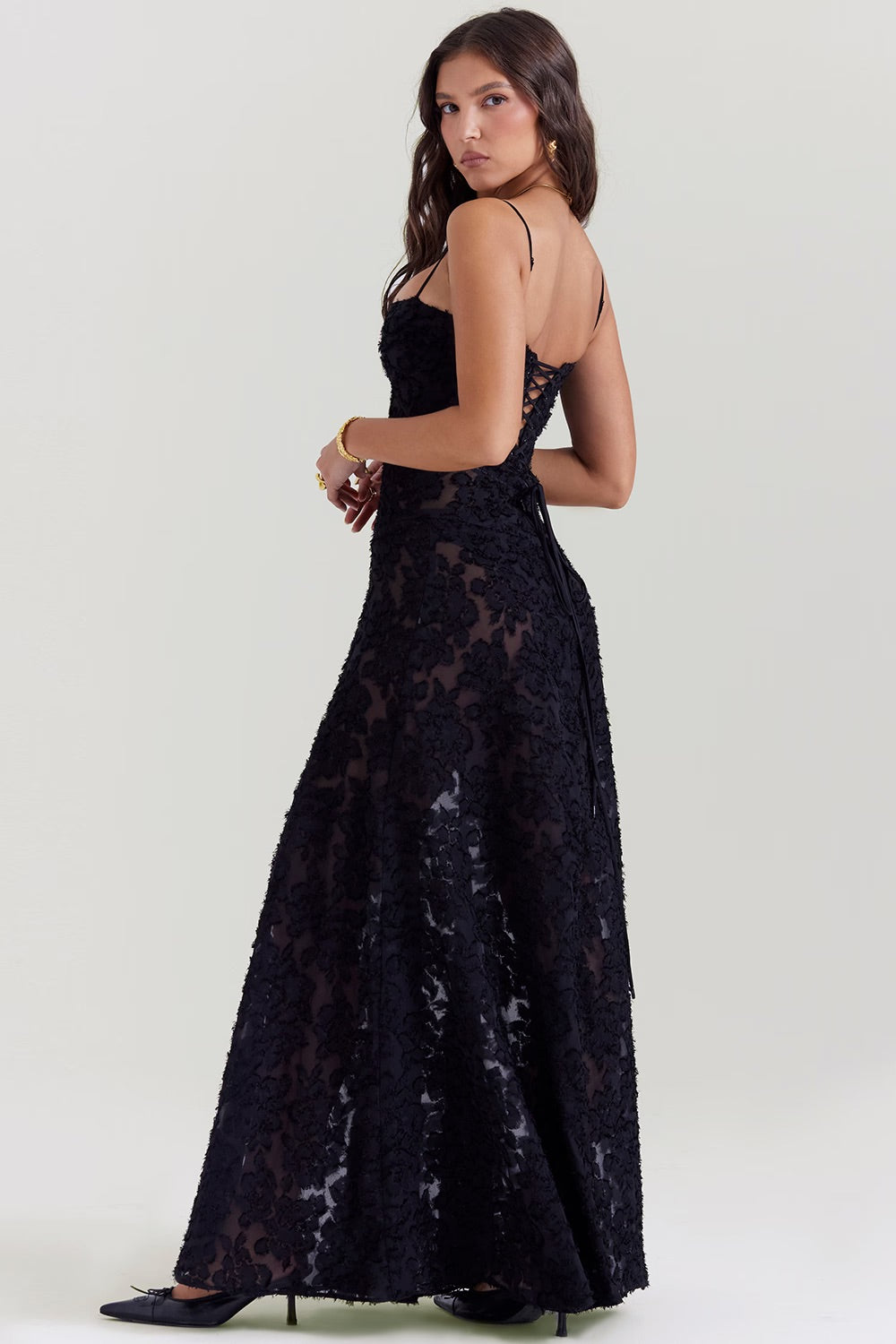 Vestido Largo de Encaje con Tela Brillante | Ideal para Primavera y Verano